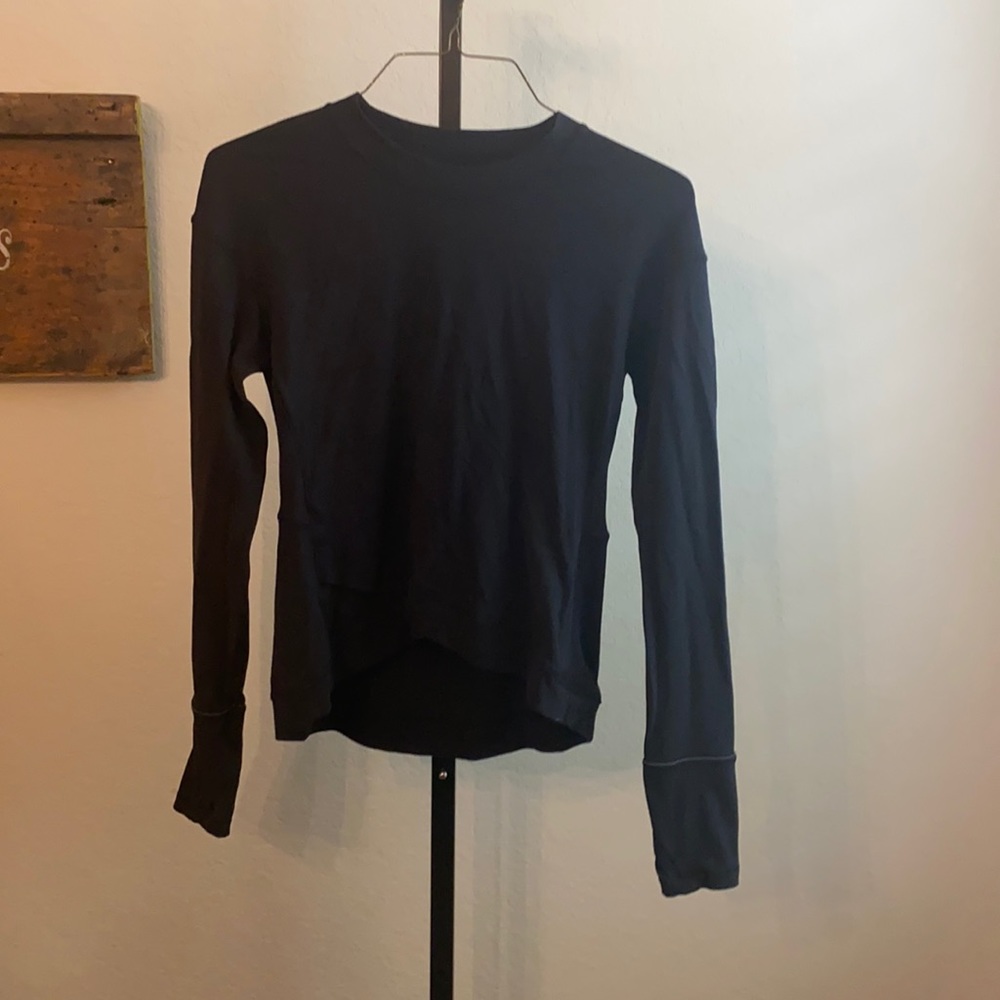 Lululemon black activewear top